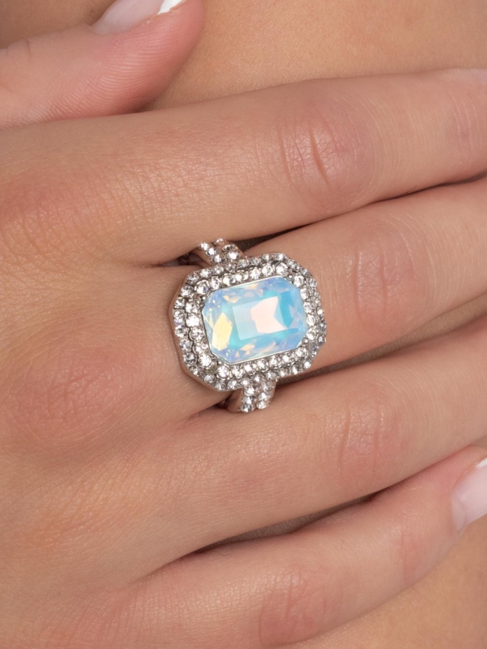NWT Blue Faceted Ring w/ White Rhinestones